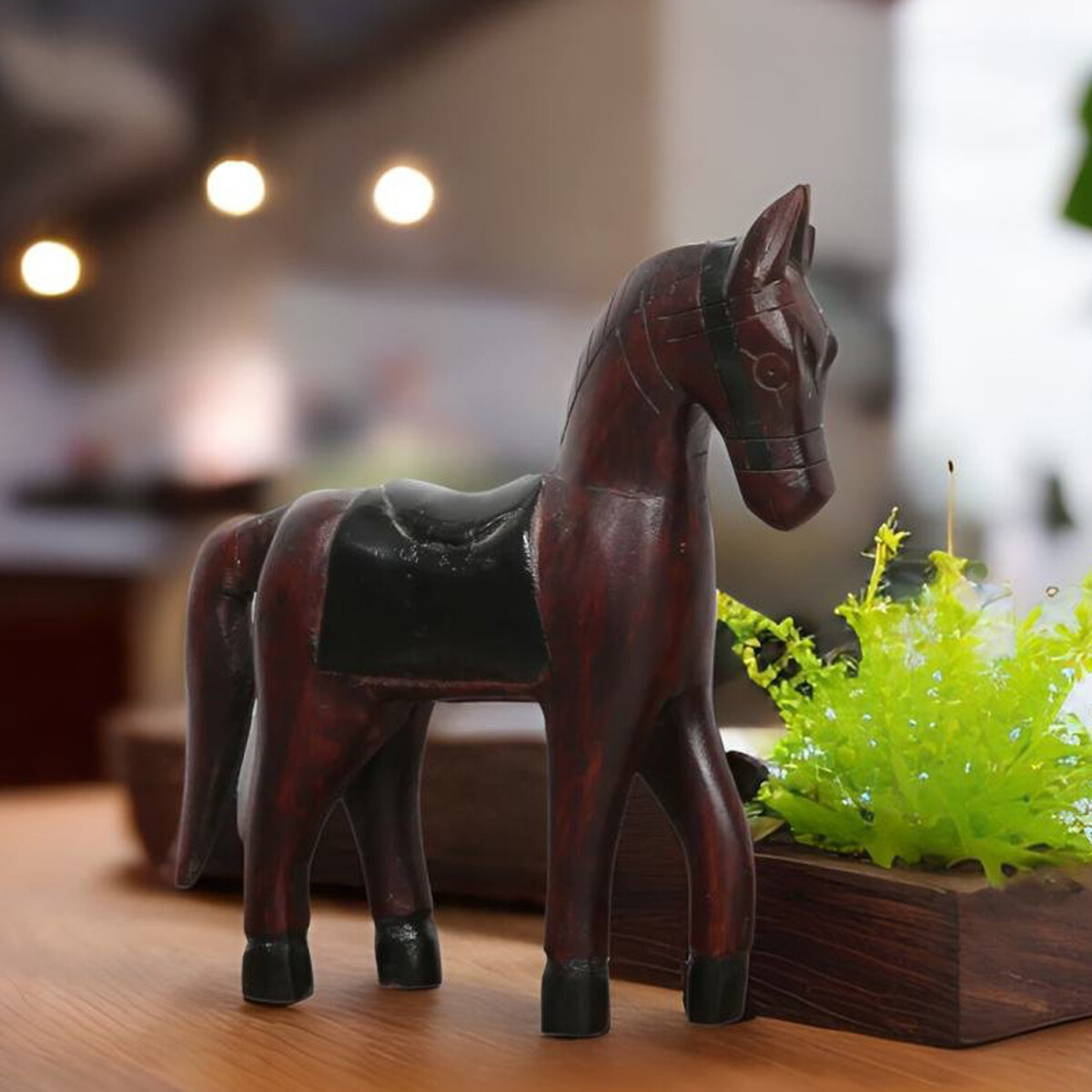 Houten decoratiefiguurtje in de vorm van een paard, als...