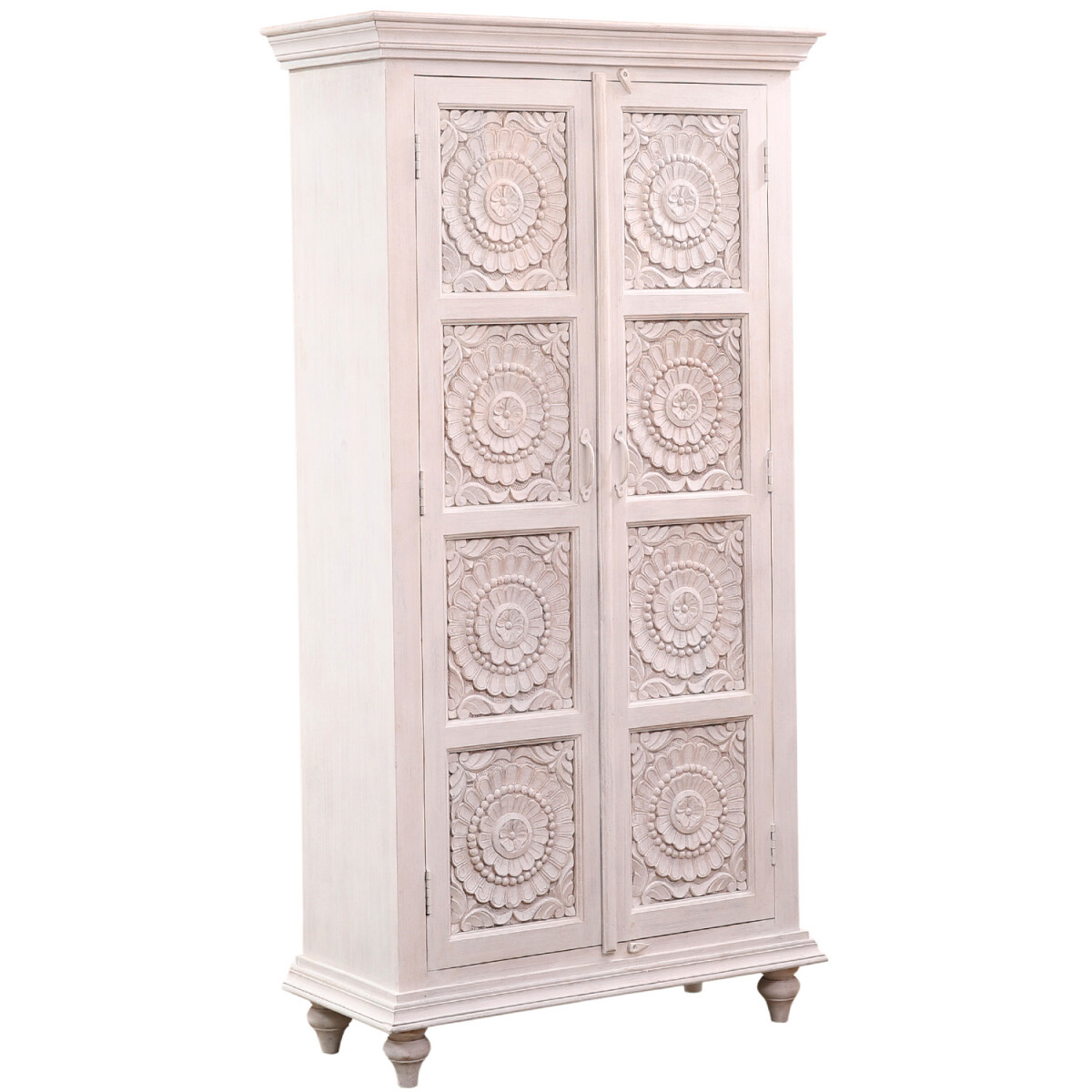Boho-meubels: houten kledingkast en high box